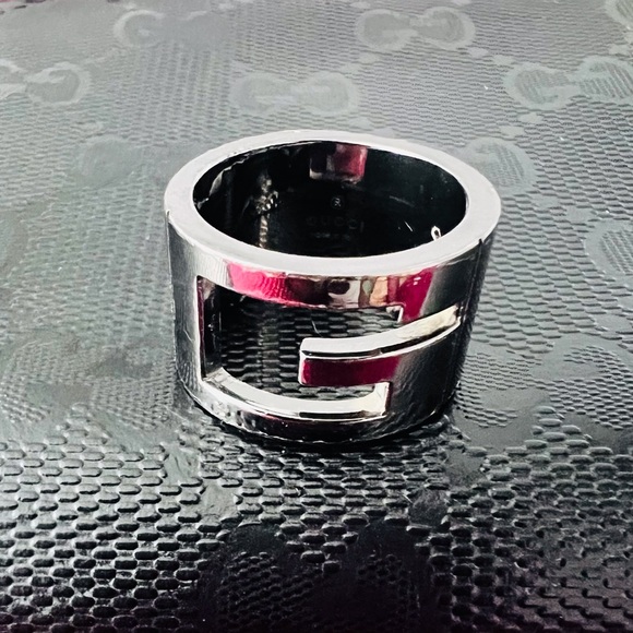 AUTHENTIC GUCCI G BLACK RUTHENIUM UNISEX RING. Size 5 1/2 - Picture 2 of 4